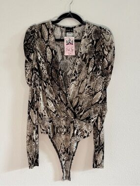 Day G NWT Snakeskin Print Surplice puff sleeve Bodysuit Medium